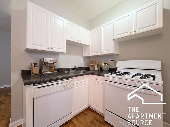 3rd image of 3720.5 N Pine Grove Ave #W3