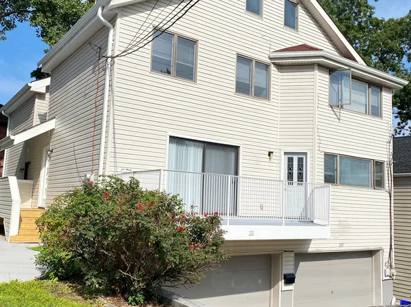 233 Myrtle Avenue image 1 of 34