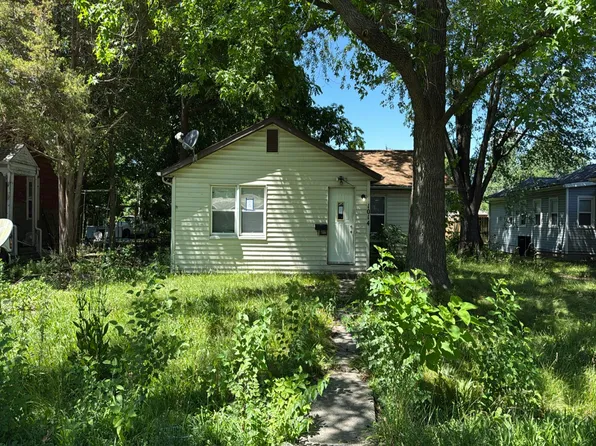 1014 E 4th St, Centralia, IL 62801