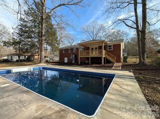 1006 Meadowbrook Dr, Lancaster, SC 29720