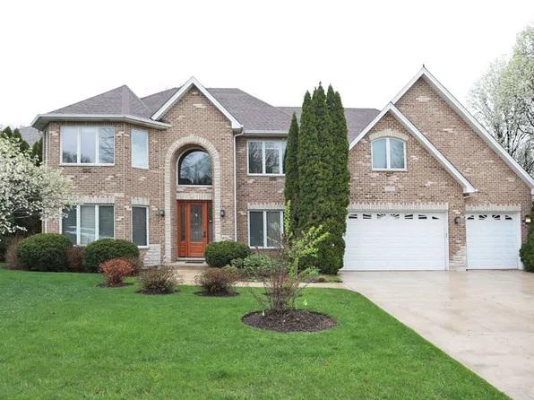 310 Jennifer Ln, Roselle, IL 60172