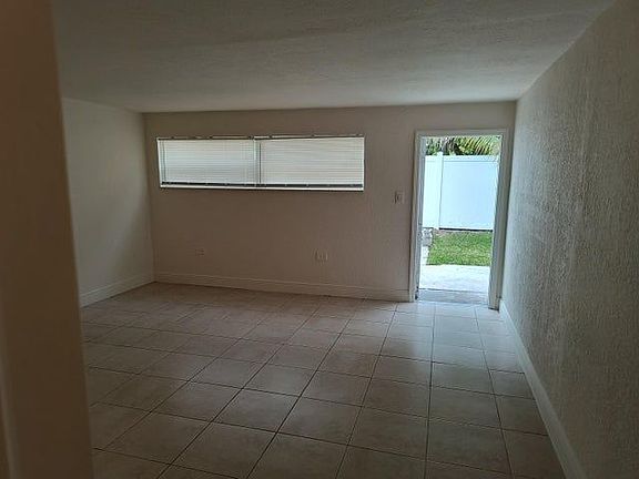 4th image of 1007 S E St #A