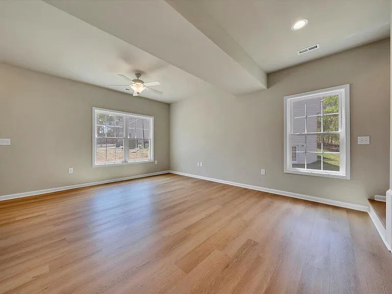328 Woodside Dr — Photo 3
