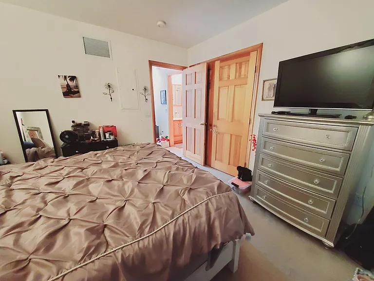19 Oak St #H — Photo 4