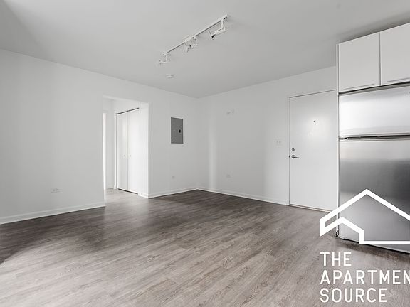5th image of 940 W Winona St APT 305