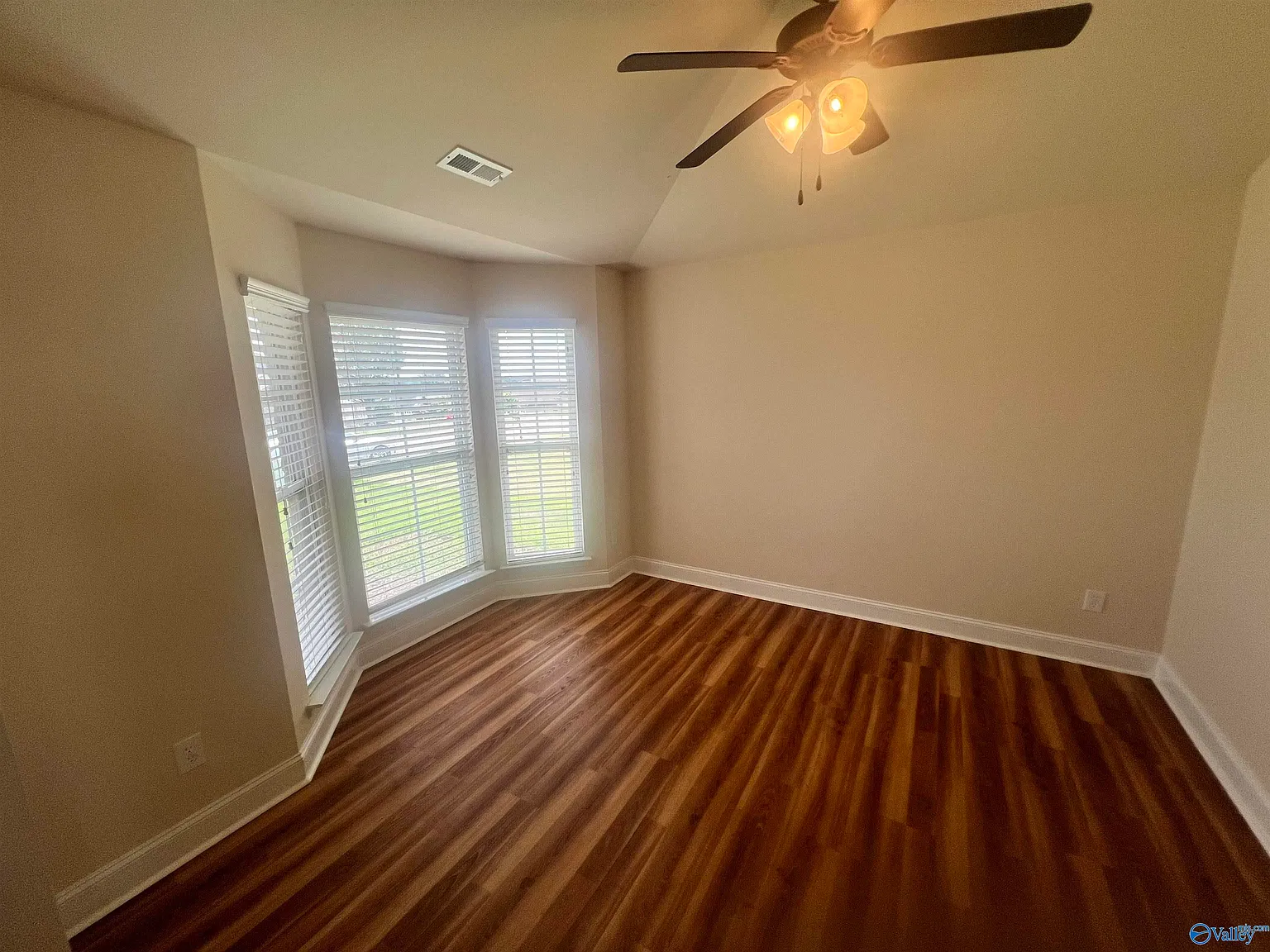 3 bed, 2.0 bath, 2248 sqft, $1,950 — Photo 3
