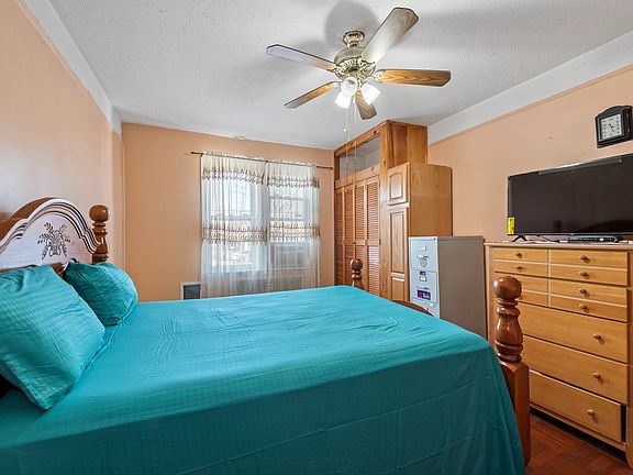 4th image of 1458 E 51st St