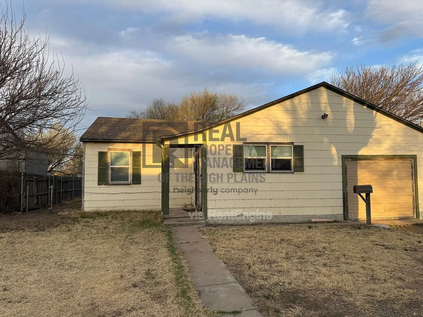 3 bed, 2.0 bath, 720 sqft, $1,000 — Photo 2