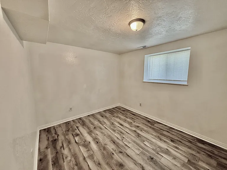 1247 N 700 W — Photo 22