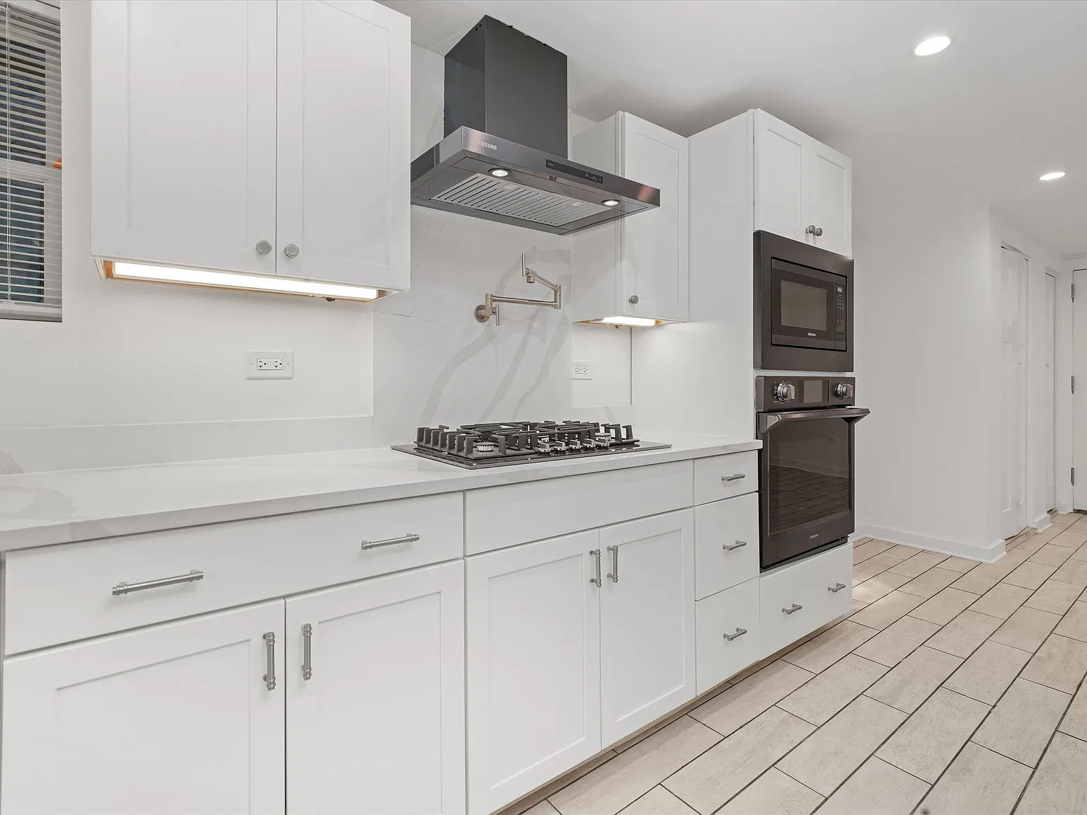 2 bed, 1000 sqft, $3,000 — Photo 2
