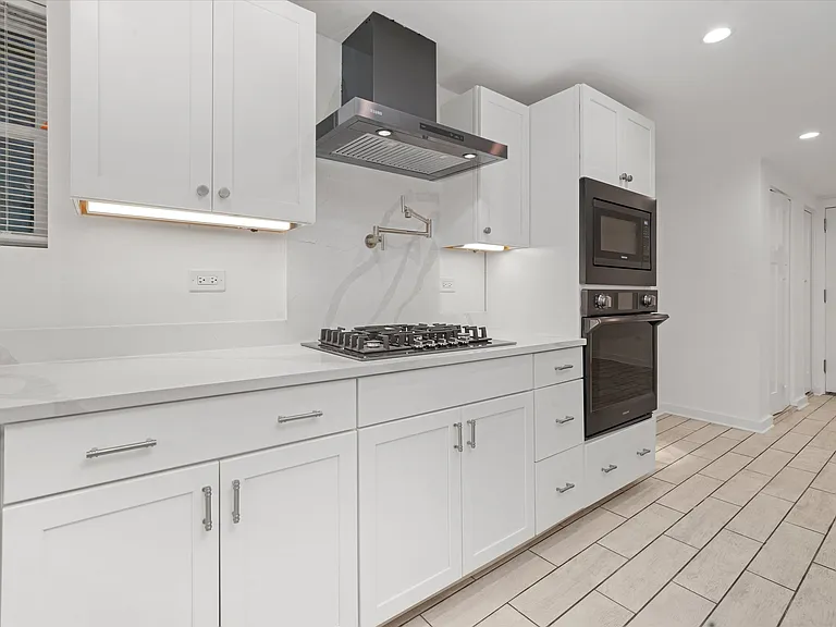 2203 W Giddings St #G — Photo 2