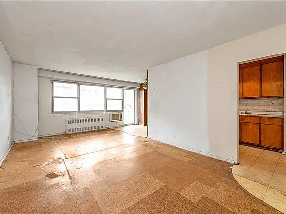 5th image of 448 Neptune Ave APT 17H