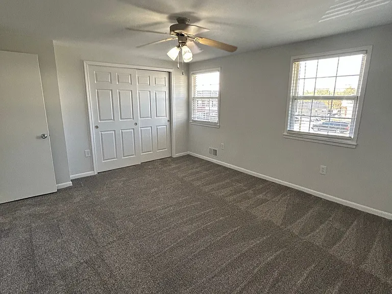 Longview — Photo 263