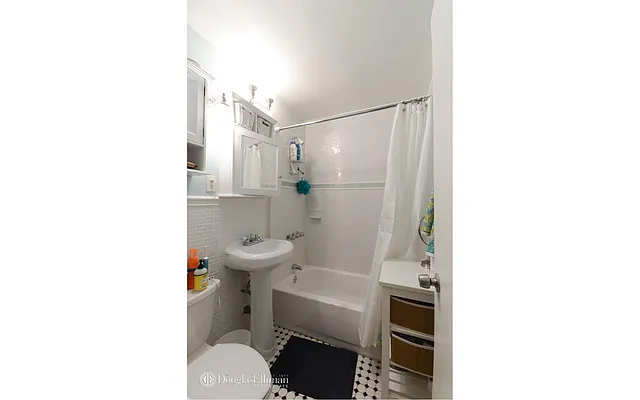 Rented by Douglas Elliman | media 39