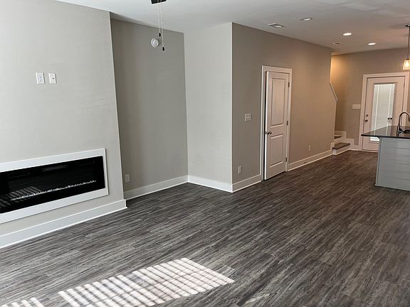 3rd image of 68 Cuddington Ln