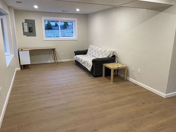 3rd image of 19 Great Oak Ln #A