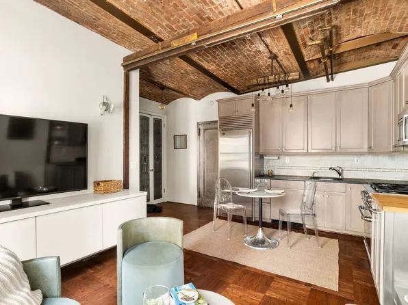 205 West 57th Street image 3 of 7