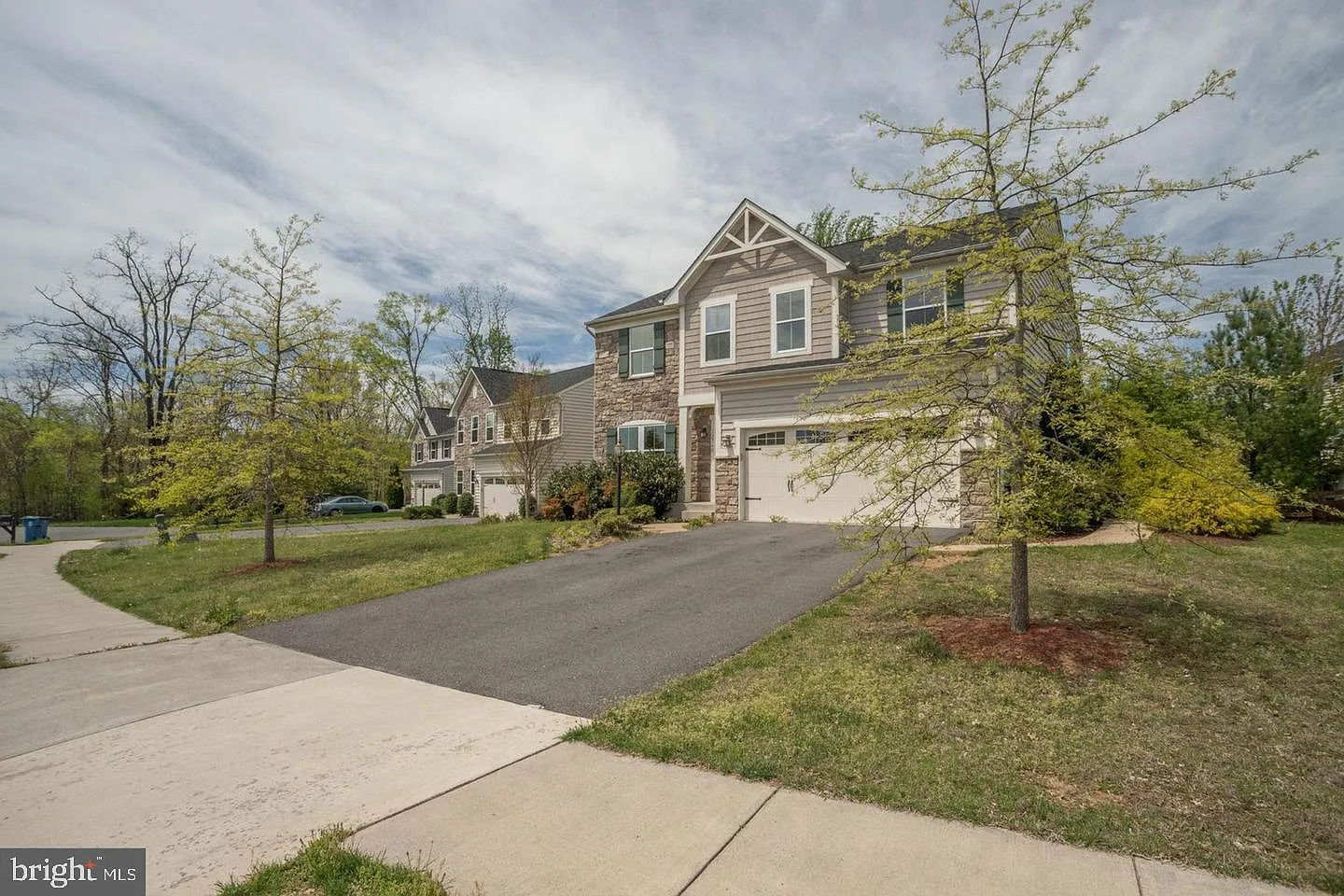 4 bed, 4.5 bath, 4141 sqft, $4,300 — Photo 2