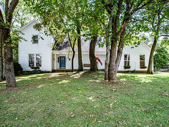 3rd image of 2712 Shannon Dr