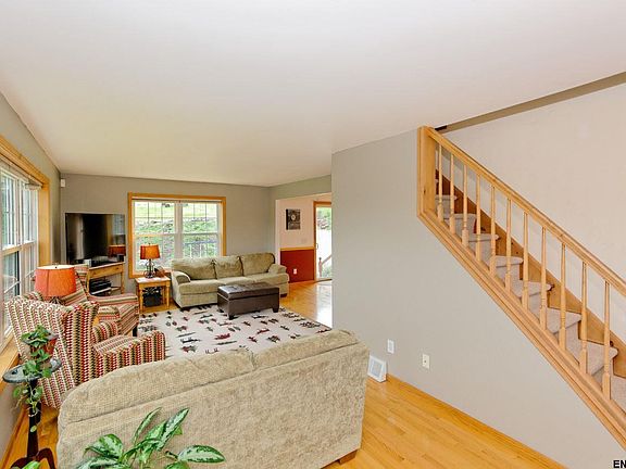 3rd image of 2 Riverboat Ln