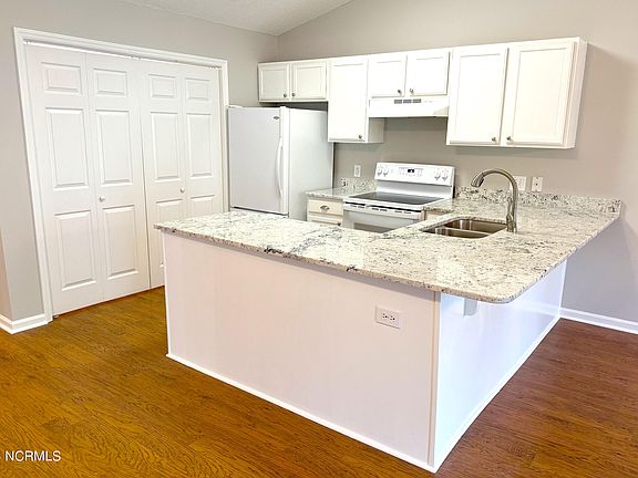 3rd image of 2932 Mulberry Lane #E