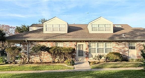 2nd image of 901 Rosa Ave