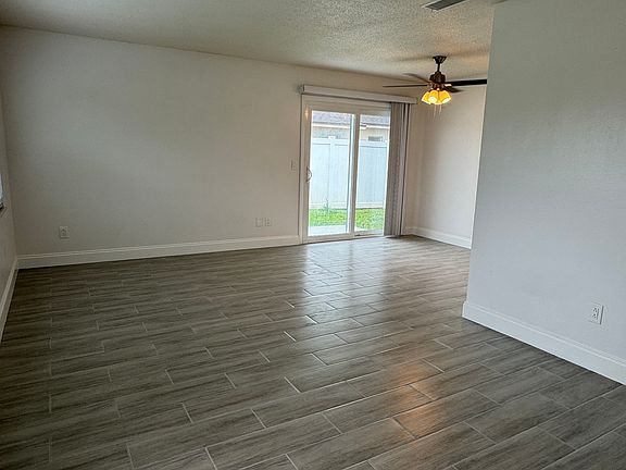 3rd image of 1103 Rainbow Dr