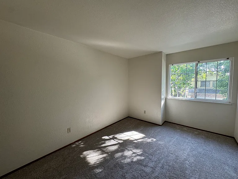 1870 Wembley Ct — Photo 24