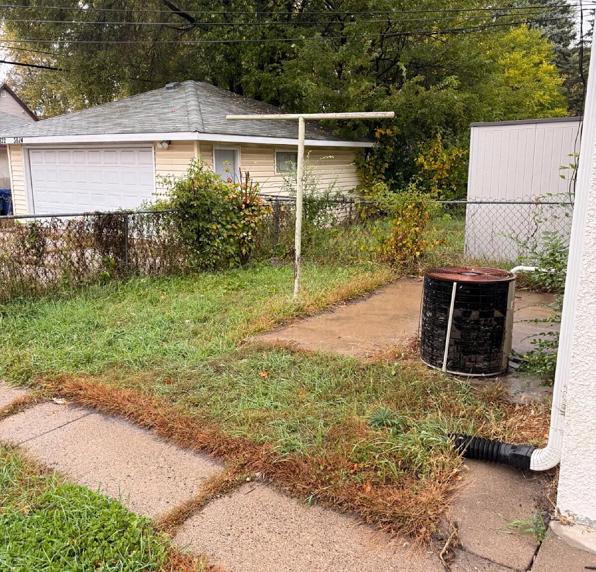 Charming 4-Bed Side by Side Duplex with Hardwood Elegance in NE Minneapolis Your Spacious Home Aw... — Photo 3