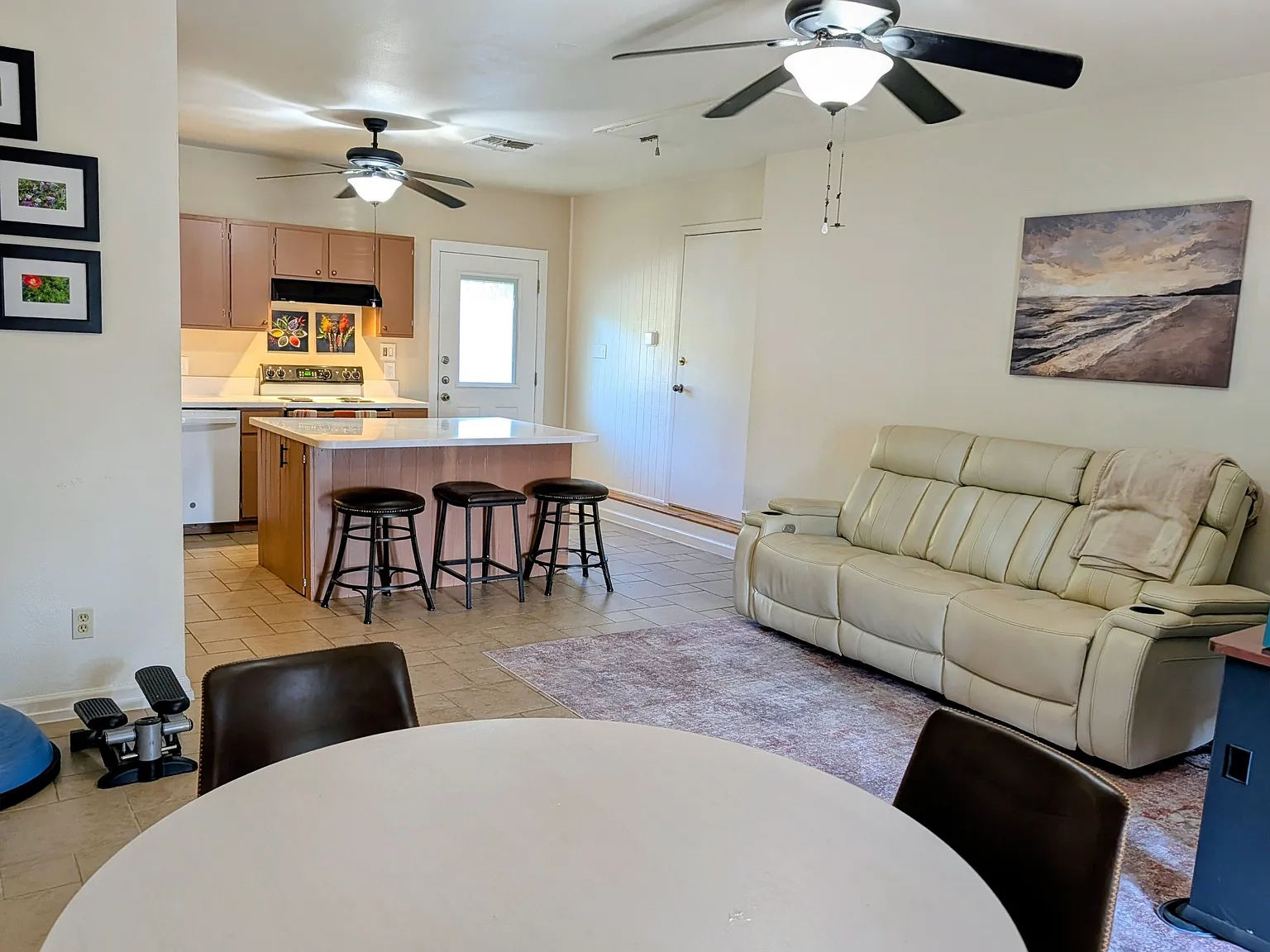 2 bed, 1.0 bath, 1000 sqft, $1,225 — Photo 3