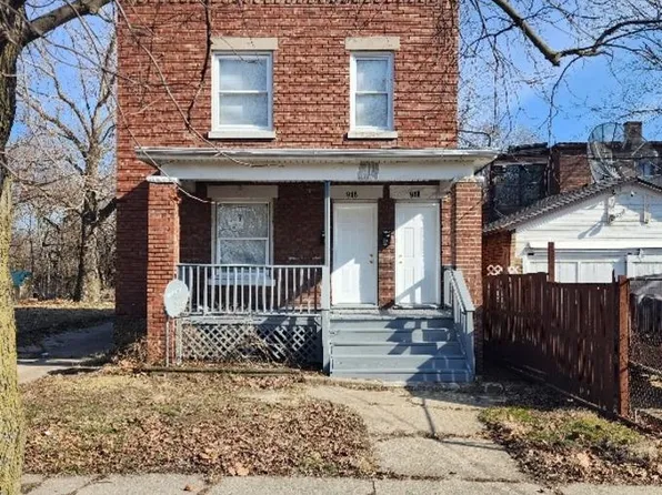 946 S 3rd St, Rockford, IL 61104