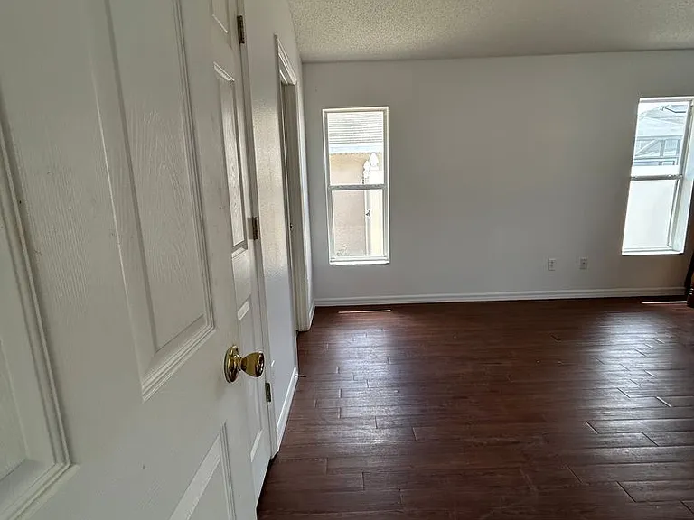 136 Grantham Dr — Photo 10