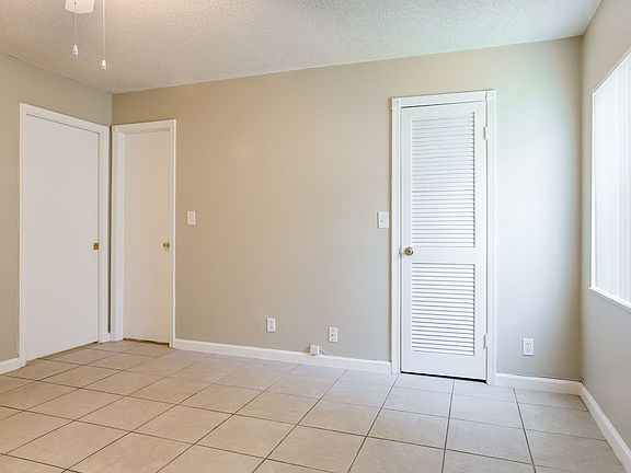 5th image of 11537 NW 39th Pl