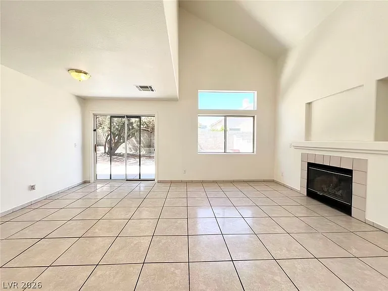 8284 W Rochelle Ave — Photo 8