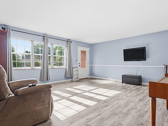 4th image of 4005 N Oakwood Ave