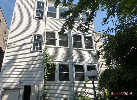 3rd image of 2515 W Gunnison St