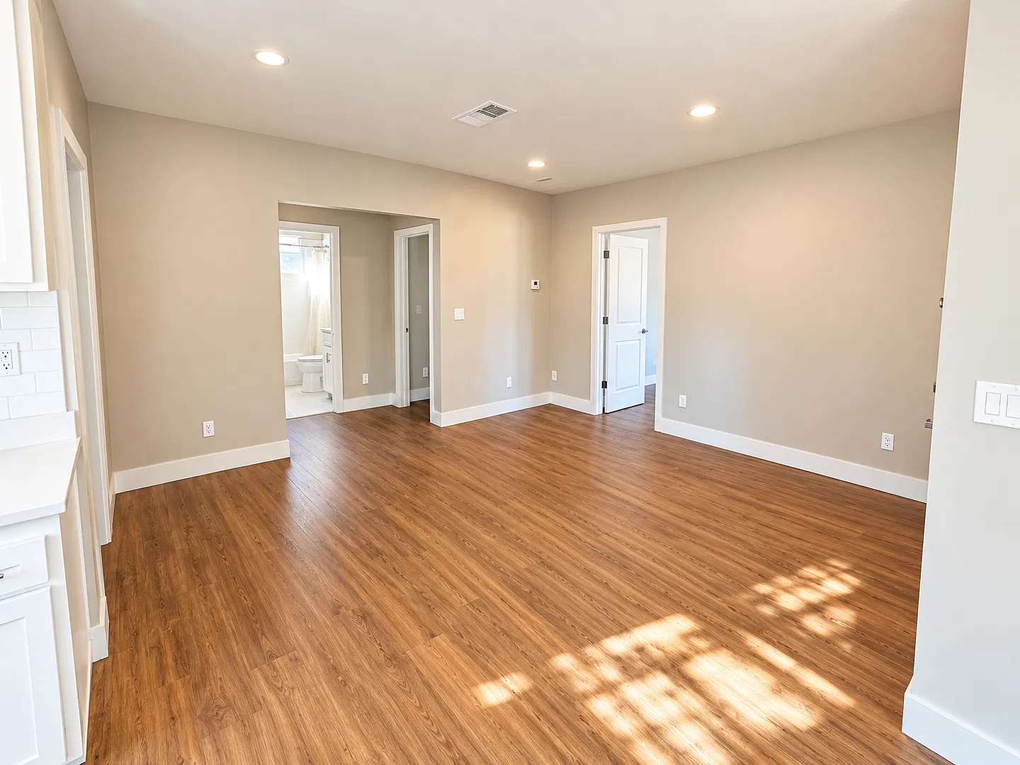 Santa Rosa Single-Level Detached Home with central AC, In-home Laundry and Yard — Photo 3