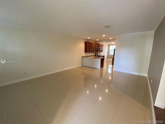 4th image of 2725 NE 14th St #111