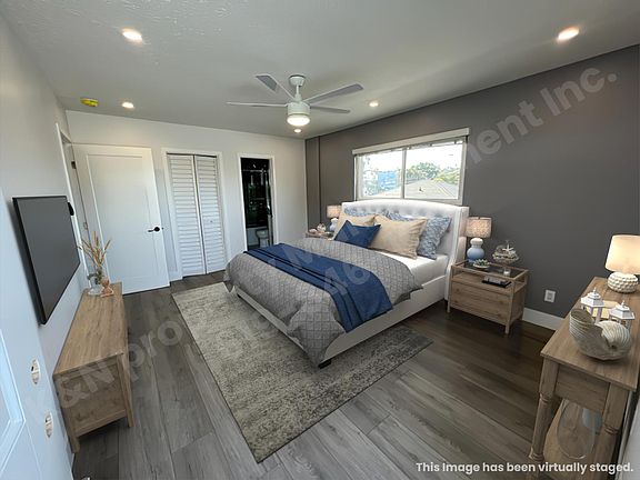 Main bedroom with walk in closet