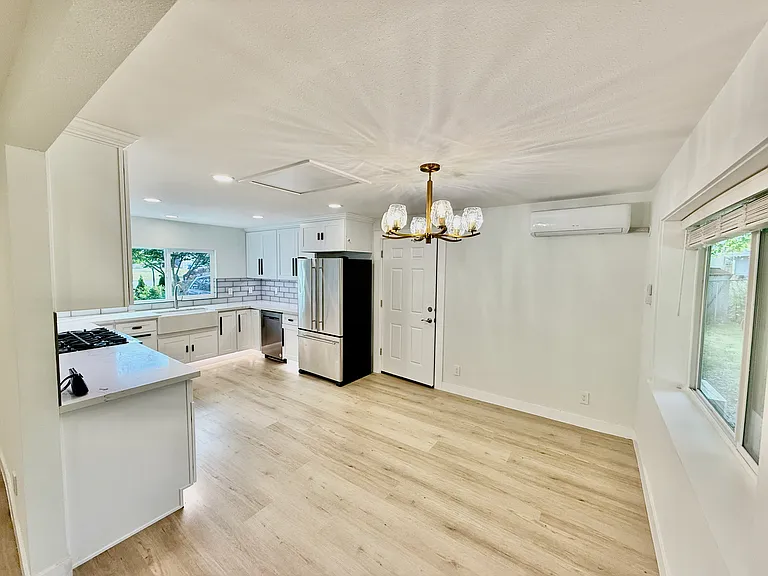 12032 SE 210th Pl — Photo 2