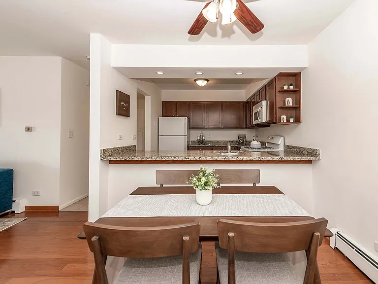 Barrington Lakes Apartments — Photo 9