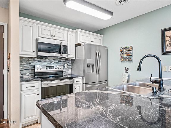 5th image of 38 Lakeshore Ln Unit 52