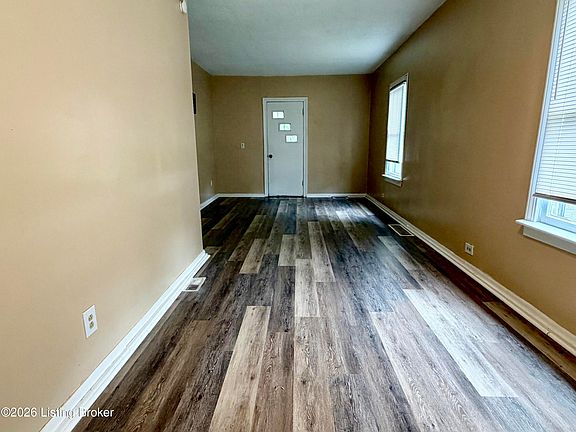 3rd image of 900 Beecher St