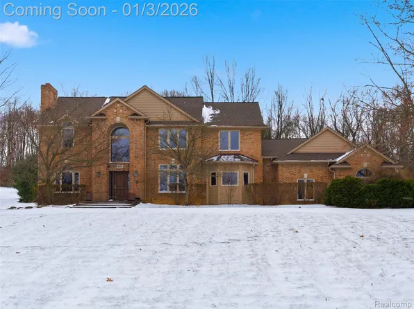 8153 Sashabaw Ridge Dr, Clarkston, MI 48348