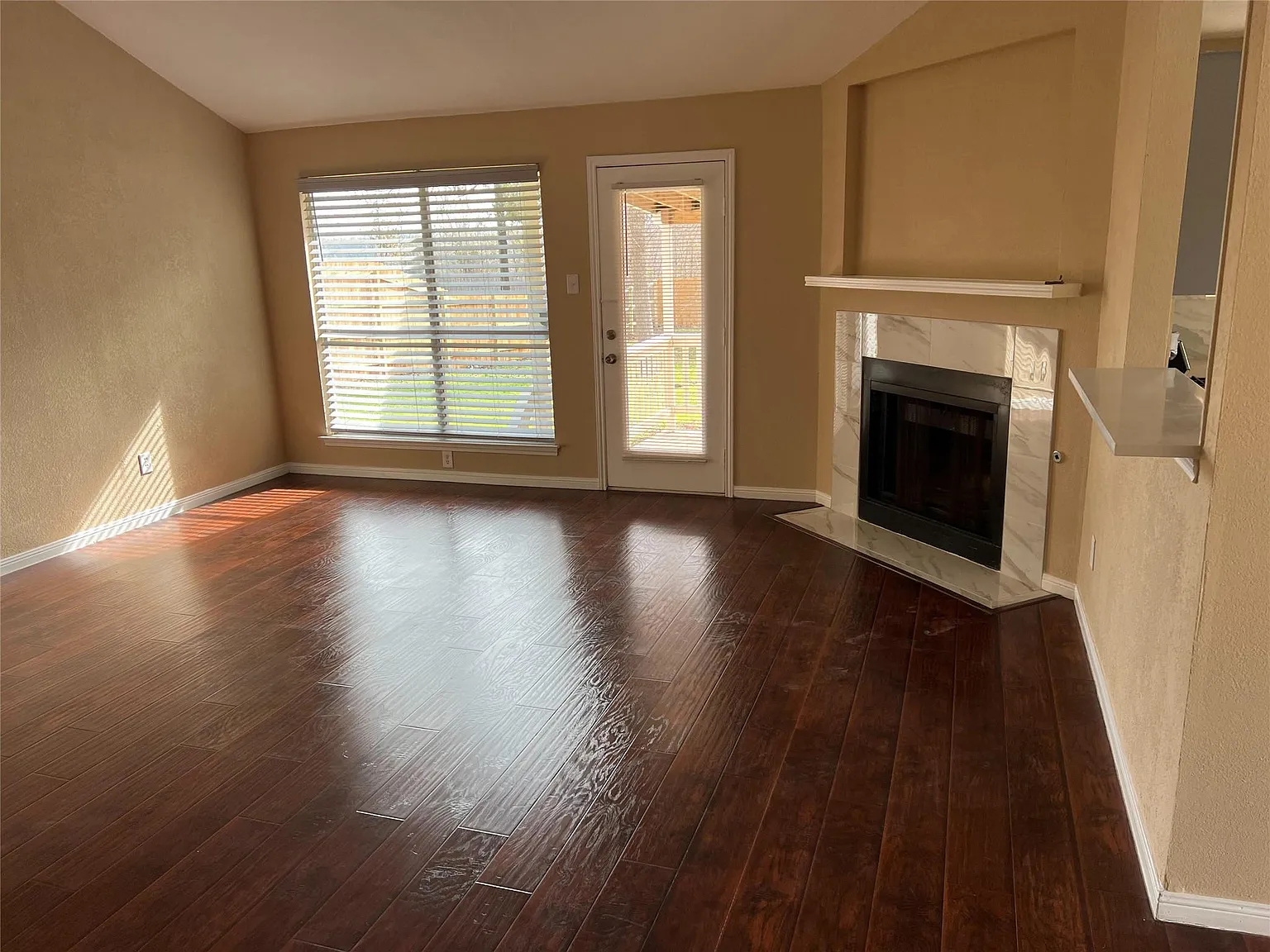 4 bed, 2.0 bath, 1858 sqft, $2,400 — Photo 2