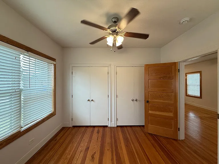 257 E Garza St — Photo 13