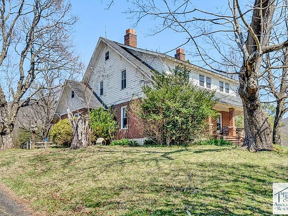 4th image of 401 Green Hill Ln
