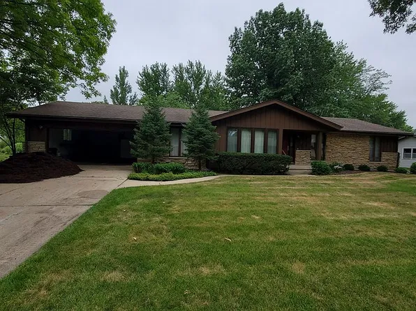 206 Drake Ave, Rochelle, IL 61068