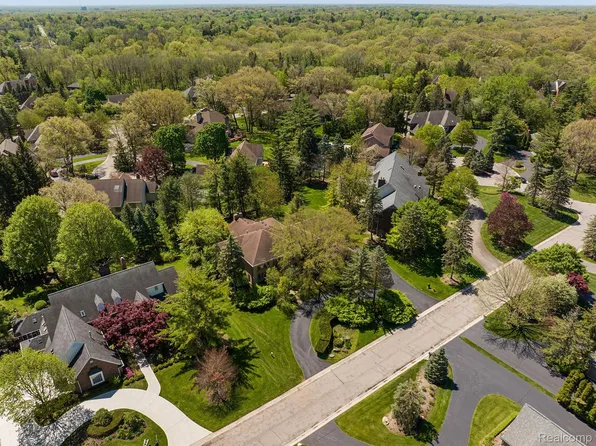 4583 Chelsea Ln, Bloomfield Hills, MI 48301