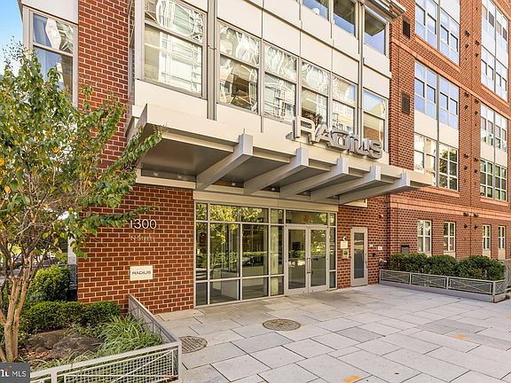 2nd image of 1300 N St NW APT 809